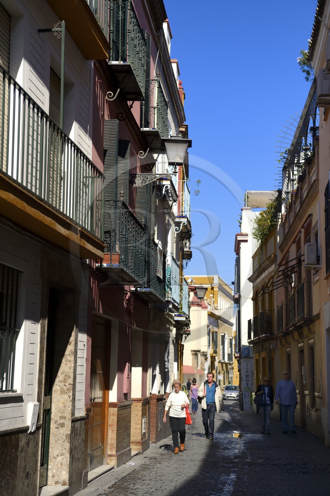Espagne, Andalousie, Séville, quartier de la Macarena, calle San Luis qui mêne à la porte Arco de la Macarena