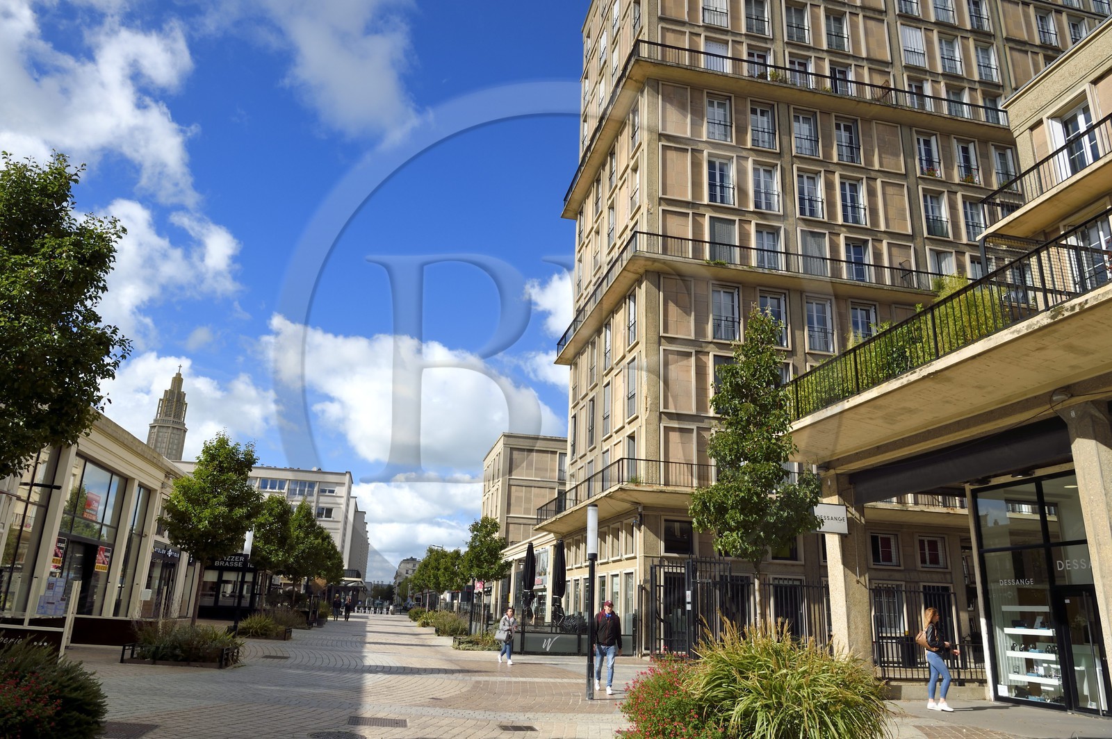 France, Seine-Maritime (76), Le Havre, Centre-ville reconstruit du Havre par Auguste Perret classé Patrimoine Mondial de l'UNESCO, immeubles Perret dans la rue Victor Hugo