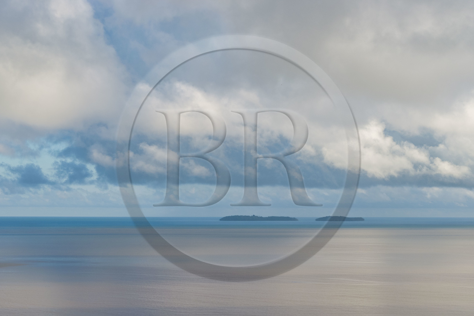 France, Guyane, Kourou, les Iles du Salut au large vues depuis la côte