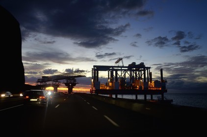 France, Ile de la Reunion, chantier de la Nouvelle Route du Littoral (NRL), viaduc maritime long de 5,4 km entre la capitale Saint-Denis et le principal port de commerce à l’Ouest