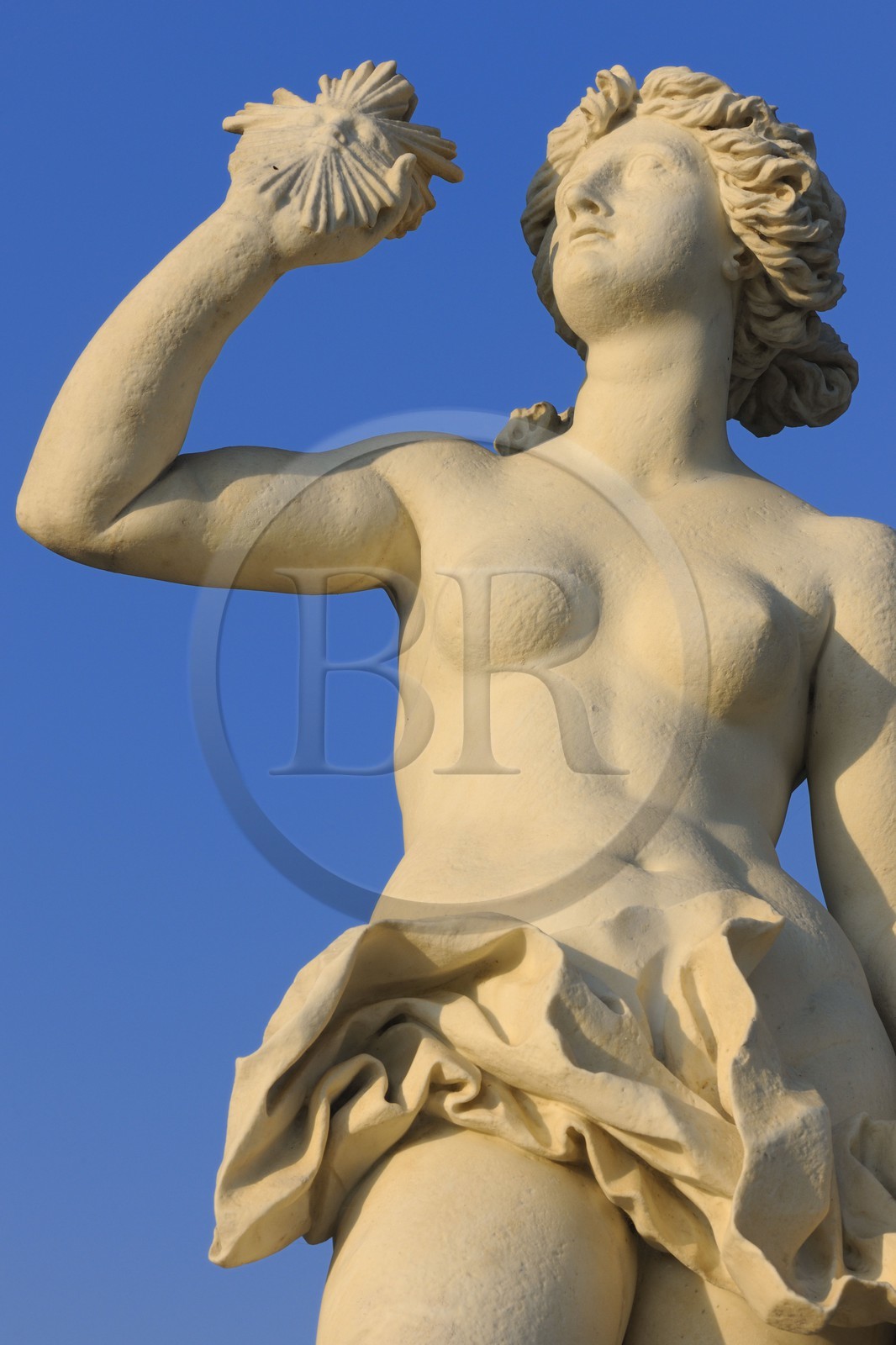 France, Yvelines (78), parc du château de Versailles, classé Patrimoine Mondial de l'UNESCO, statue appellée La Clareté de la fin 17ème siècle de Lazzaro Baldi