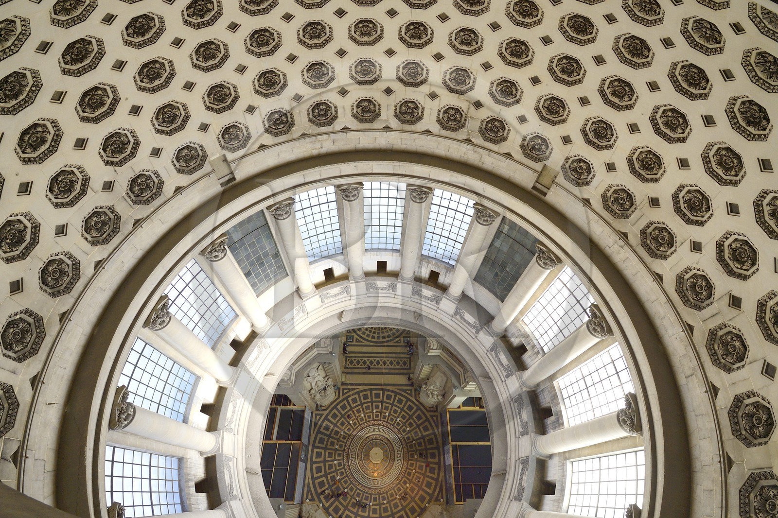 France, Paris (75), le Panthéon, le pendule de Foucault sous le dôme (tour-lanterne) dans la nef