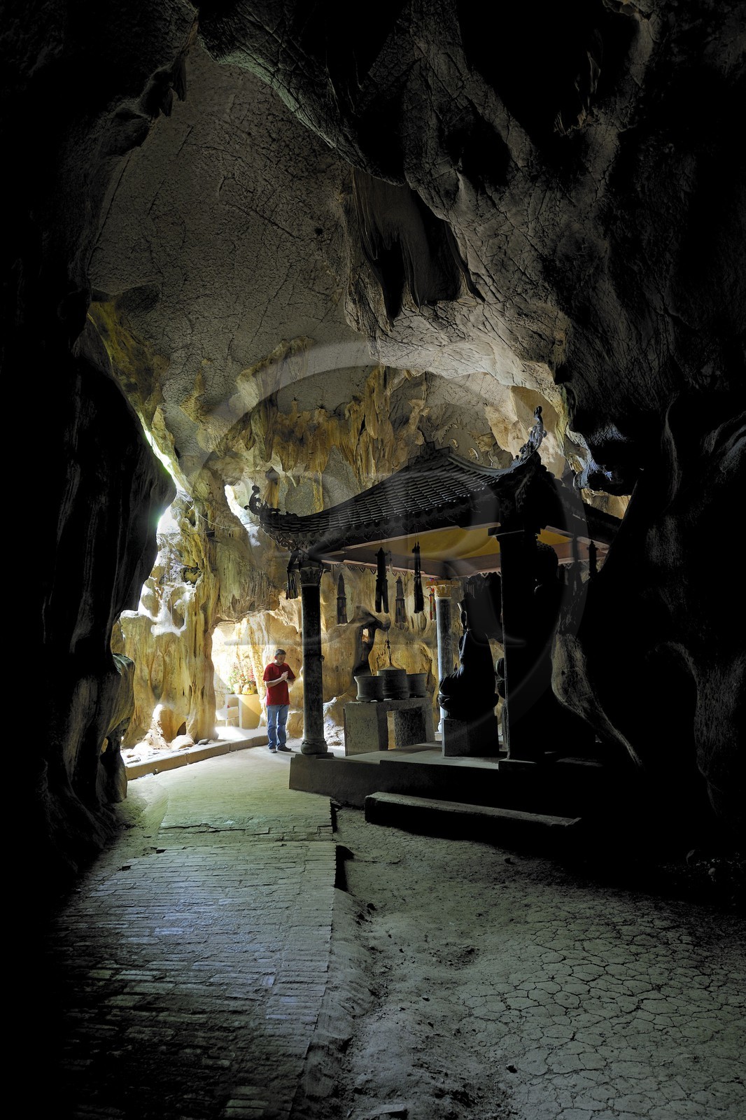 Vietnam, province de Ninh Binh, pagode partiellement troglodytique de Bich Dong, temple de la grotte