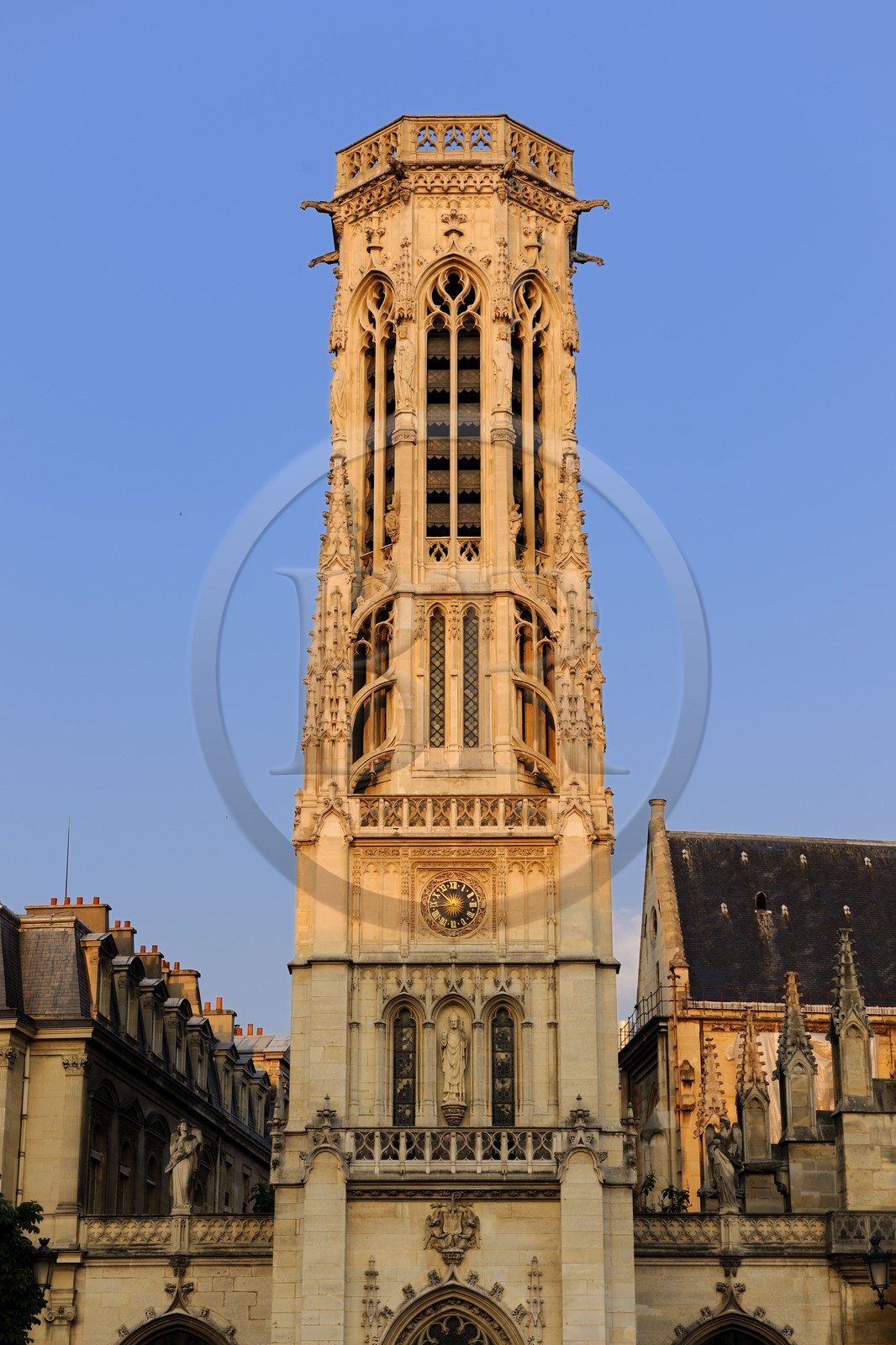 France, Paris (75), beffroi de la mairie du 1er arrondissement (1860)jouxtant l'église Saint-Germain-l' Auxerrois