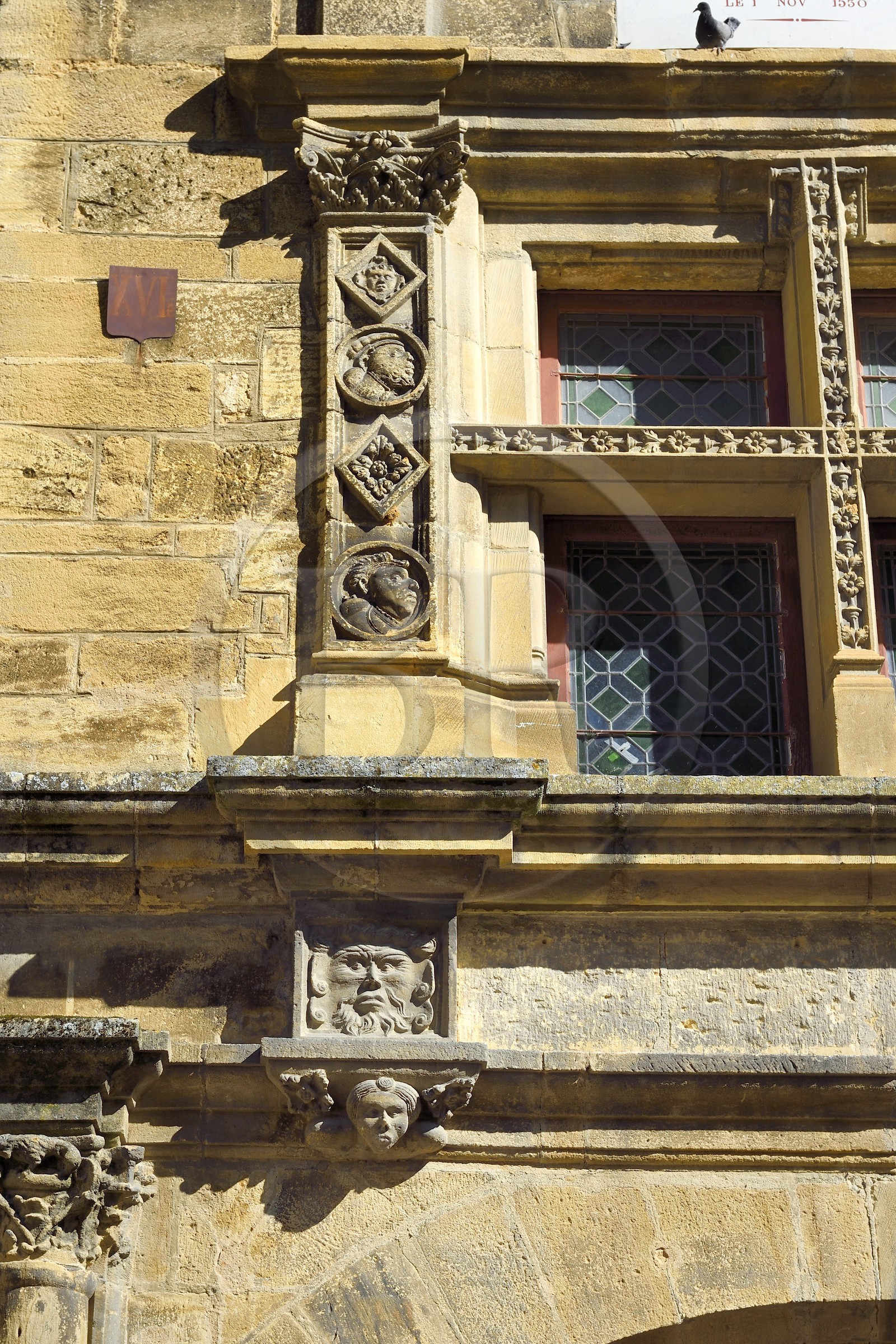 France, Dordogne (24), Périgord Noir, vallée de la Dordogne, Sarlat-la-Canéda, la maison de La Boétie construite en 1525, détail d'une fenetre