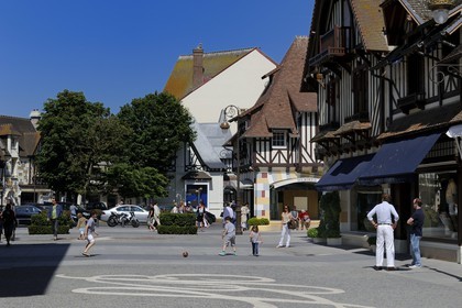 France, Calvados, Pays d'Auge, Deauville, luxury stores in the rue du Casino