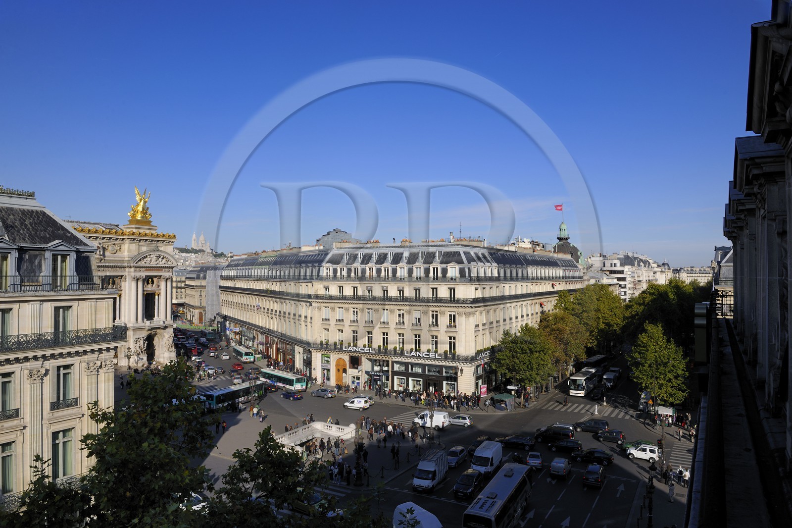 France, Paris (75), place de l'Opéra et façades haussmanniennes