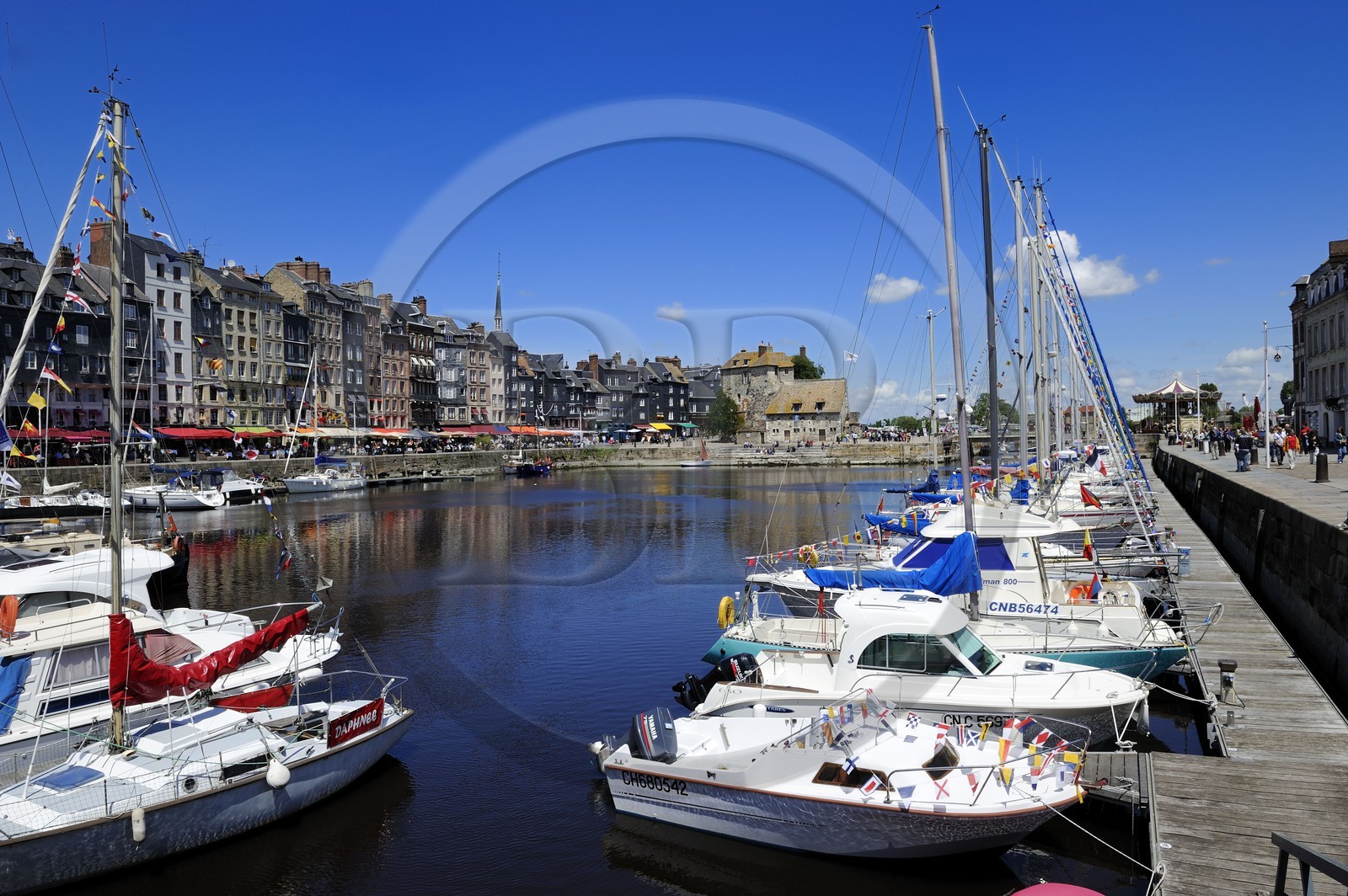 France, Calvados (14), Honfleur, le Vieux-Bassin,le quai Sainte-Catherine et la Lieutenance en arrière plan