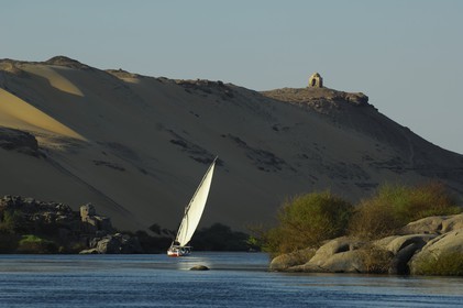 Egypt, Upper Egypt, Nile Valley, Aswan, felucca on the Nil and sand dunes of the western bank