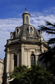 France, Hérault (34), Montpellier, centre historique, l'Ecusson, l'ancien amphitéâtre d'anatomie aujourd'hui la Chambre de Commerce et d'Industrie domine la place Saint-Côme