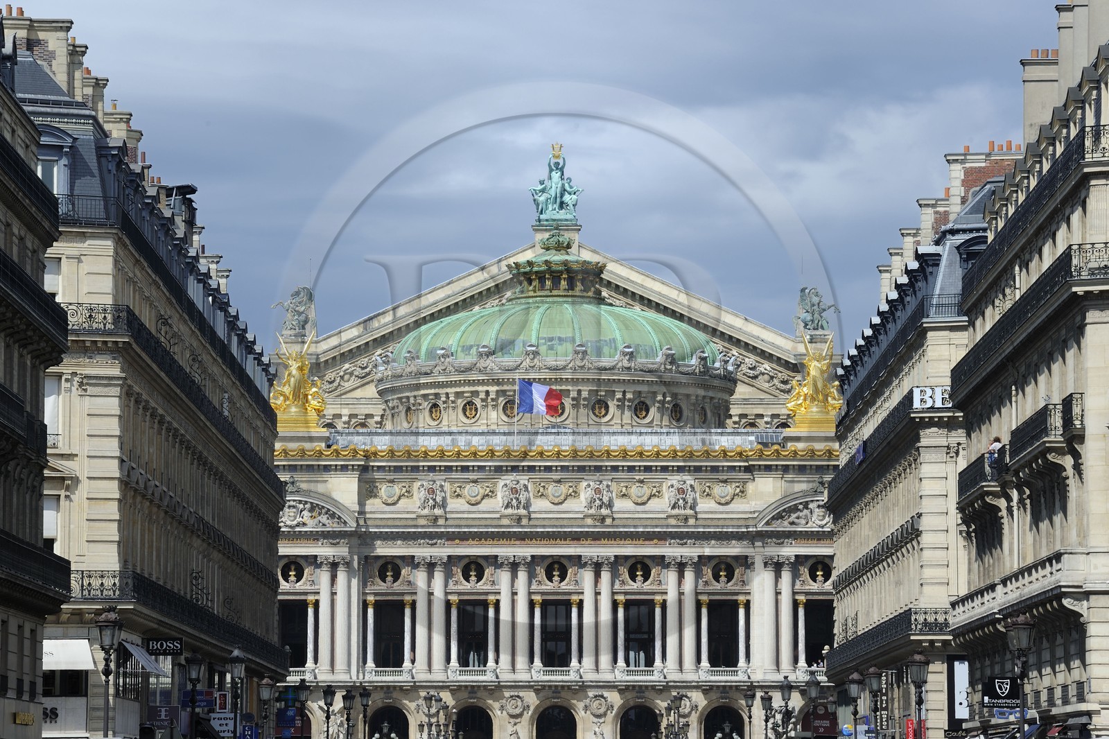 France, Paris (75), l' Opéra Garnier au bout de l' avenue de l' Opéra