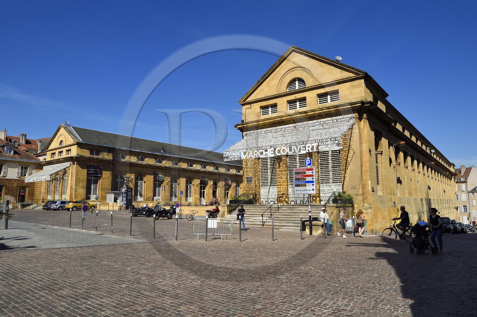 France, Moselle (57), Metz, le marché couvert, halle marchande située aux abords directs de la cathédrale