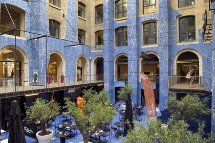 France, Bouches-du-Rhône (13), Marseille, Zone Euroméditerranée, quartier La Joliette, centre commerciel des Docks