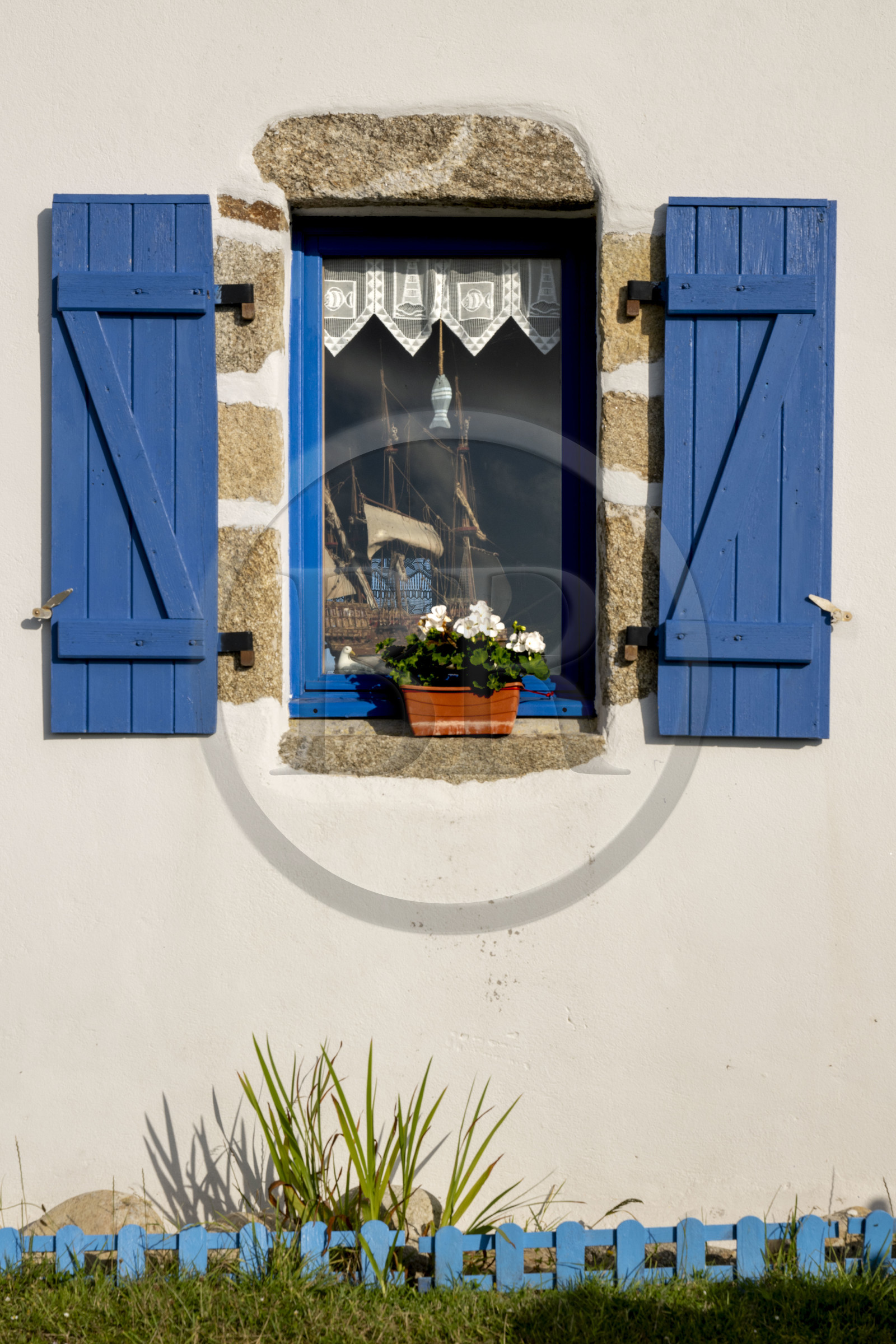 France, Finistère (29), Mer d'Iroise, Ile d'Ouessant, maison traditionnelle en pierre à kerandraon sur la cote Sud