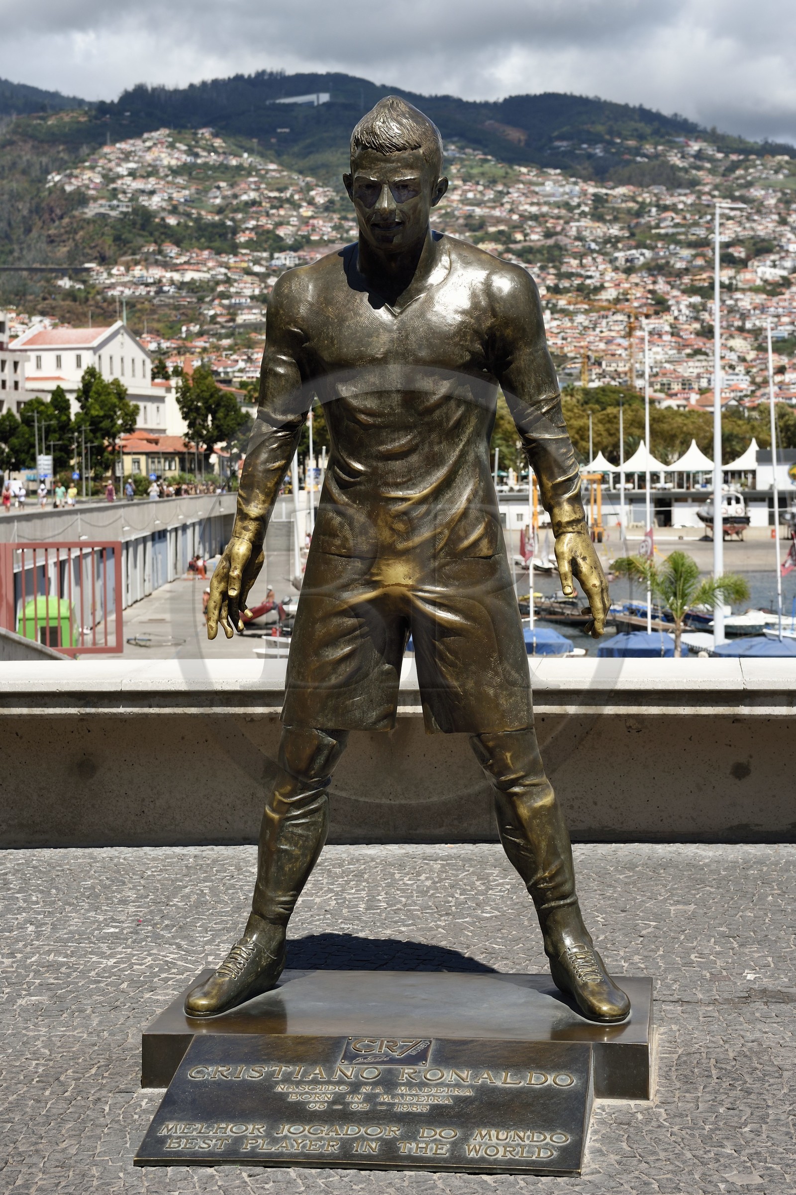 Portugal, Ile de Madère, Funchal, statue du footballeur Cristiano Ronaldo natif de l'ile