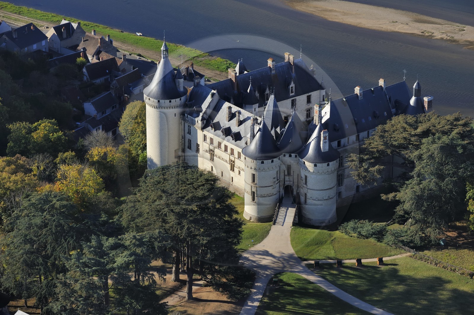 France, Loir-et-Cher (41), Vallée de la Loire classée Patrimoine Mondial de l'UNESCO, château de Chaumont-sur-Loire (vue aérienne)