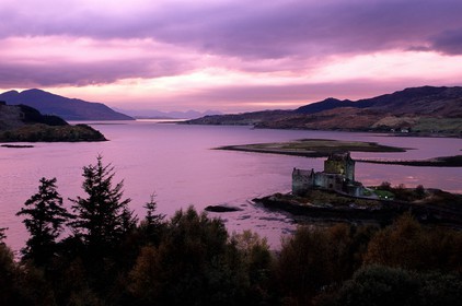 Royaume-Uni, Ecosse, région des Highlands, Eilean Donan Castle à l' entrée du Loch Duich