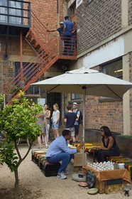 Afrique du Sud, province de Gauteng, Johannesburg, quartier de Maboneng, Arts on Main, lieu culturel dans un ancien entrepôt rénové qui a été construit à l'origine en 1911, mélangeant galeries d'art, librairies, restaurants et boutiques à la mode