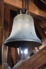France, Bas-Rhin (67), Strasbourg, vieille ville classée au Patrimoine Mondial de l'UNESCO, la cathédrale Notre-Dame, sous le toit de la tour Klotz se trouvent les six cloches qui sonnent les messes de semaine mais aussi les baptêmes, mariages et décès des paroissiens