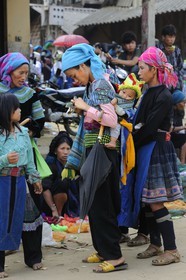 Vietnam, Lao Cai province, North-West Sapa district, multi-ethnic market at Muong Hum