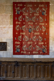 France, Côte-d'Or (21), Beaune, zone classée Patrimoine Mondial de l'UNESCO, Hospices de Beaune, l'Hôtel-Dieu, la devise galante “Seulle étoile” rappelle que l'épouse Guigone de Salins du chancelier Nicolas Rolin était la seule dame de ses pensées, l’astre qui montrait la voie du salut, la première référence reste néanmoins la Vierge Marie