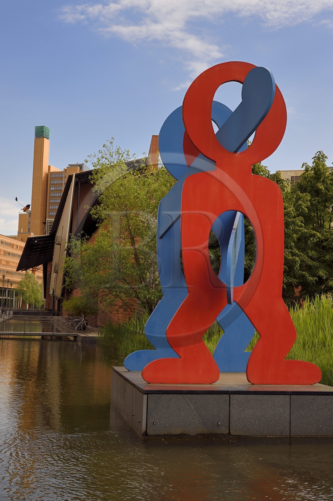 Allemagne, Berlin, Berlin-Mitte, Postdamer Platz, sculpture de Keith Haring datant de 1987 devant l'hôtel Grand Hyatt