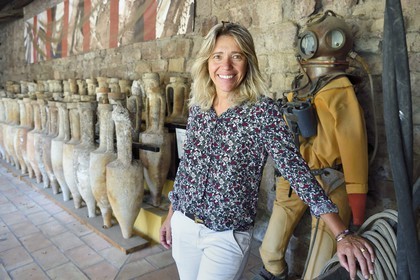 France, Var (83), Saint-Raphaël, Anne Joncheray la conservatrice du musée archéologique de Saint-Raphaël et plongeuse archéologue