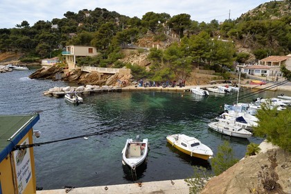 France, Bouches-du-Rhône (13), Ensuès-la-Redonne vers Marseille, la Cote Bleue, randonnée de Niolon au Cap Méjean le long du Sentier des Douaniers, le port de Méjean
