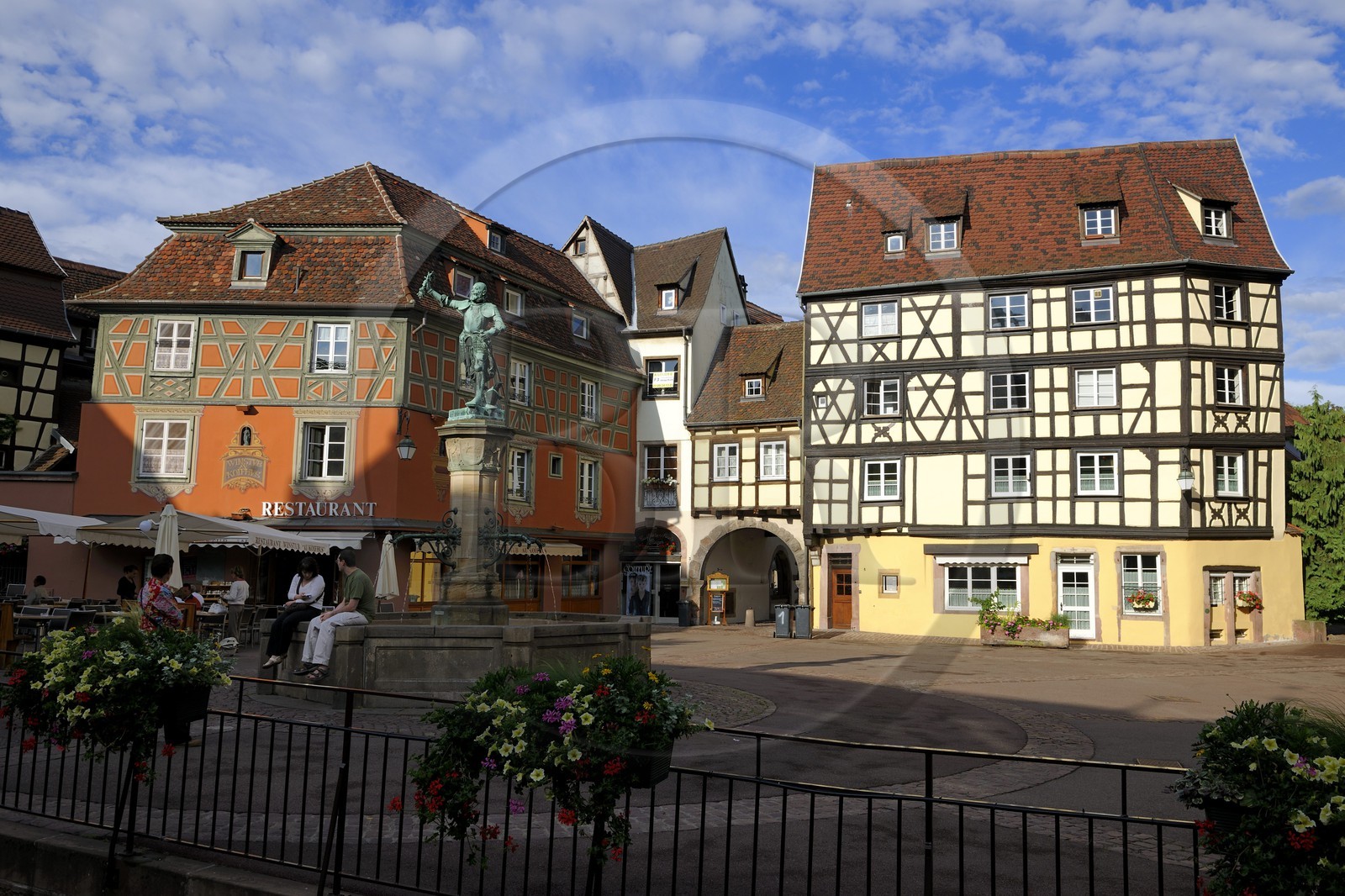France, Haut-Rhin (68), Colmar, la place de l'Ancienne Douane et la Fontaine Schwendi oeuvre de Bartholdi