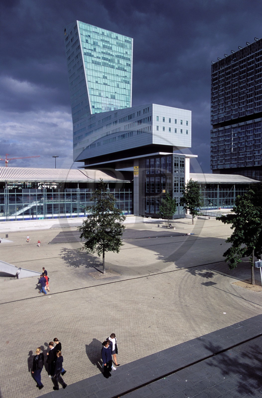 France, Nord (59), Lille, la gare TGV de Lille-Europe dans la Tour de Vasconie (centre commercial Euralille)