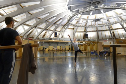 France, Paris (75), Opéra Garnier, une repetition sous la coupole de la grande rotonde, la plus grande salle de répétition Petipa est équipée d’un plateau à l’ita­lienne incliné