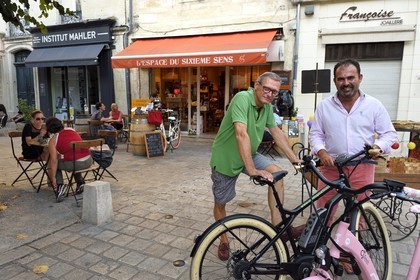 France, Dordogne, White Perigord, Perigueux, Place Saint-Silain, l'Espace du 6ème Sens restaurant, the chef Francis Delpey (in green) and Christophe Constantin manager of Un Vélo Pour Tous (in pink)