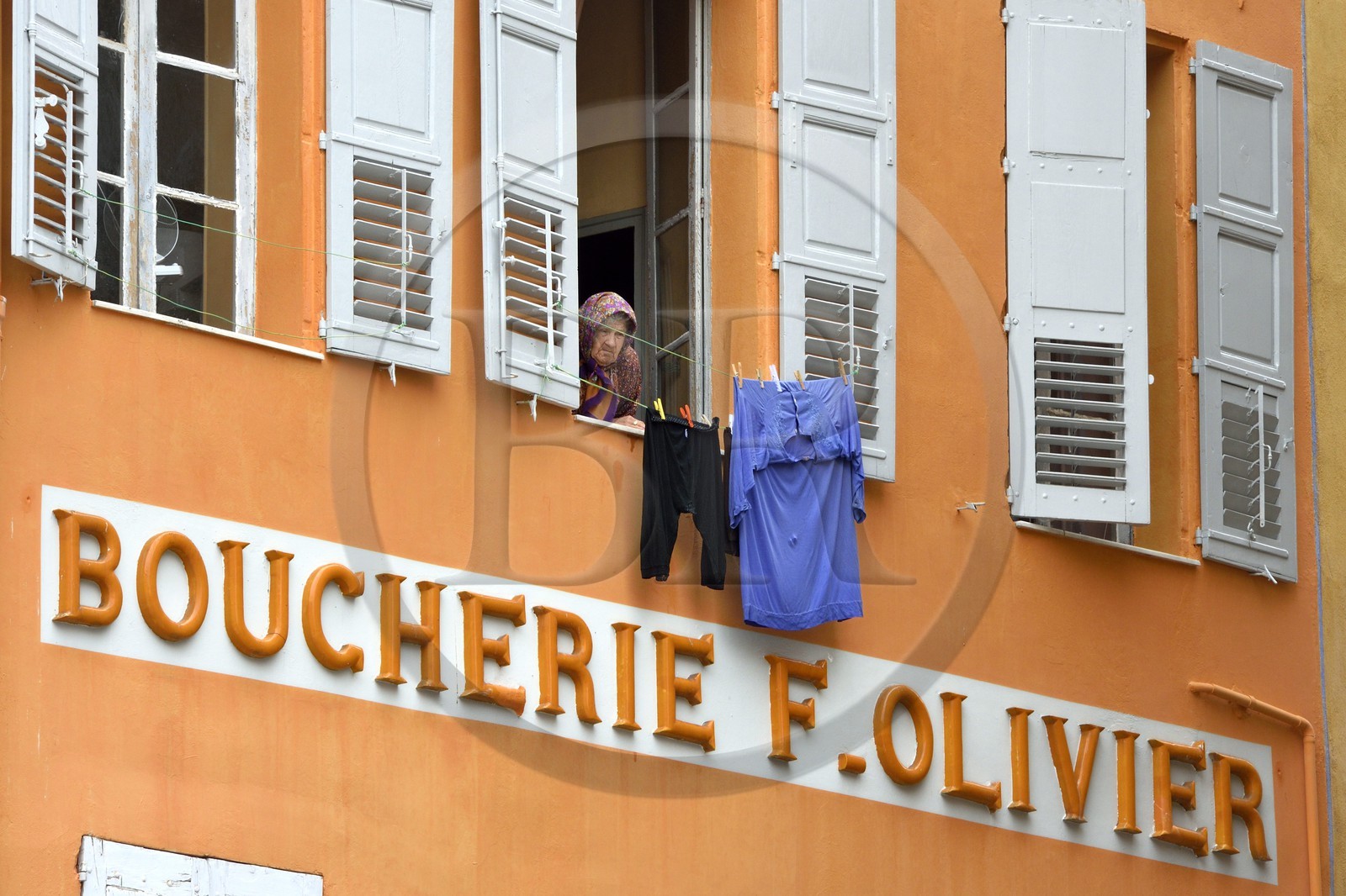 France, Alpes-Maritimes (06), Grasse, facade de boucherie sur la place aux Aires