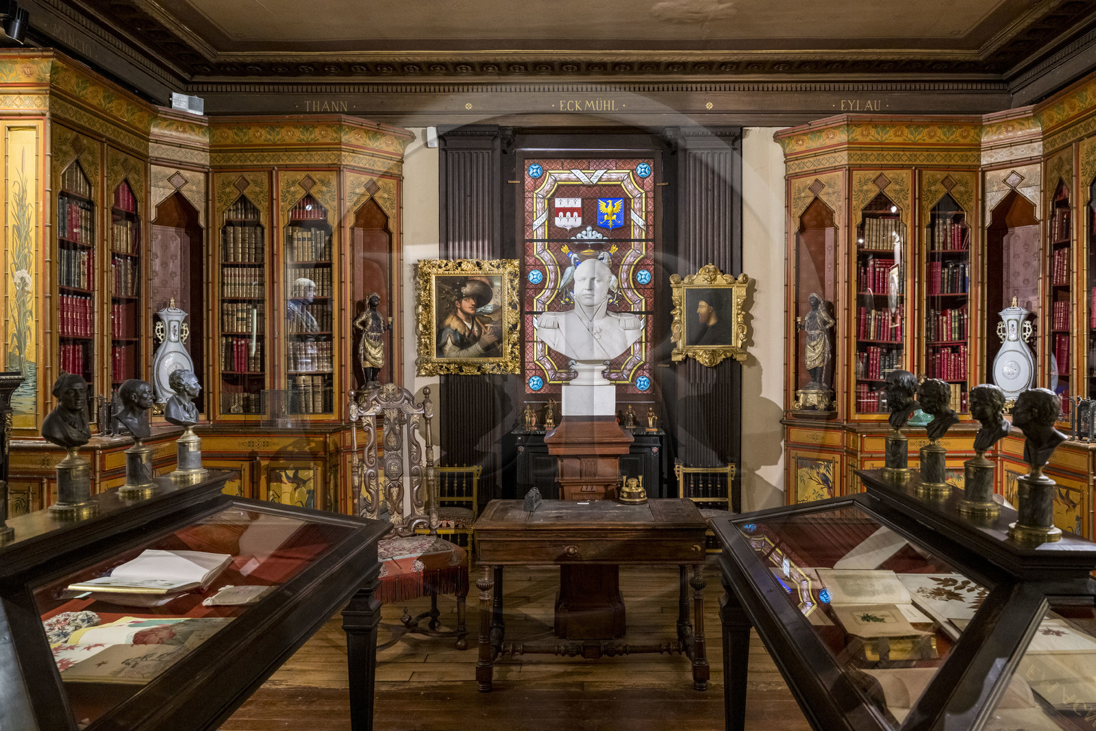 France, Yonne (89), Auxerre, la salle d'Eckmühl située dans l'ancien palais des comtes d’Auxerre, il est dédié à la mémoire du maréchal d'empire Davout, son buste trone au centre