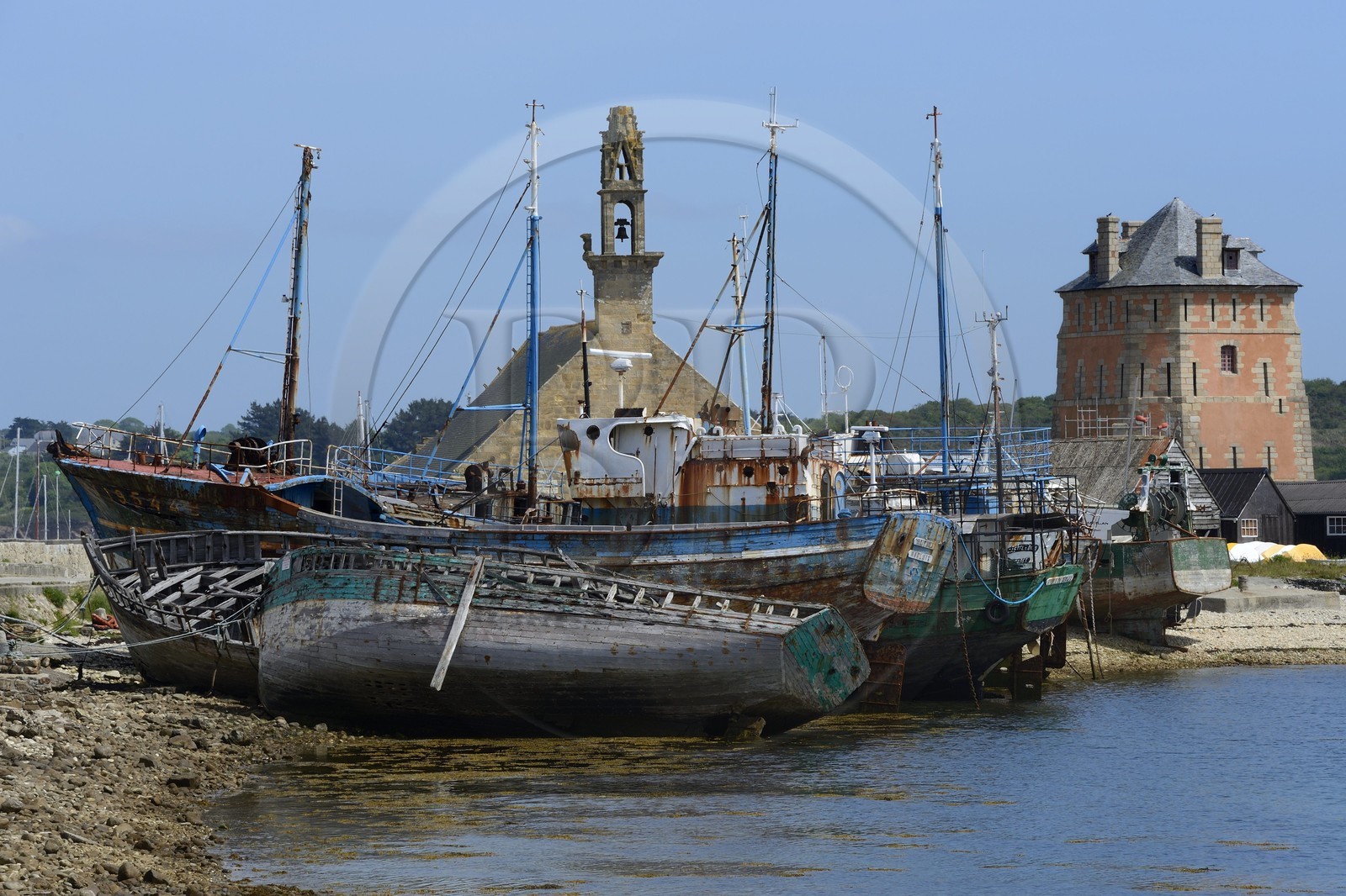 France, Finistère (29), , Mer d'Iroise, parc naturel régional d'Armorique, Presqu'île de Crozon, Camaret-sur-Mer, la tour Vauban classée au Patrimoine mondial de l'UNESCO, tour polygonale défensive construite sur un plan de Vauban au XVIIe siècle
