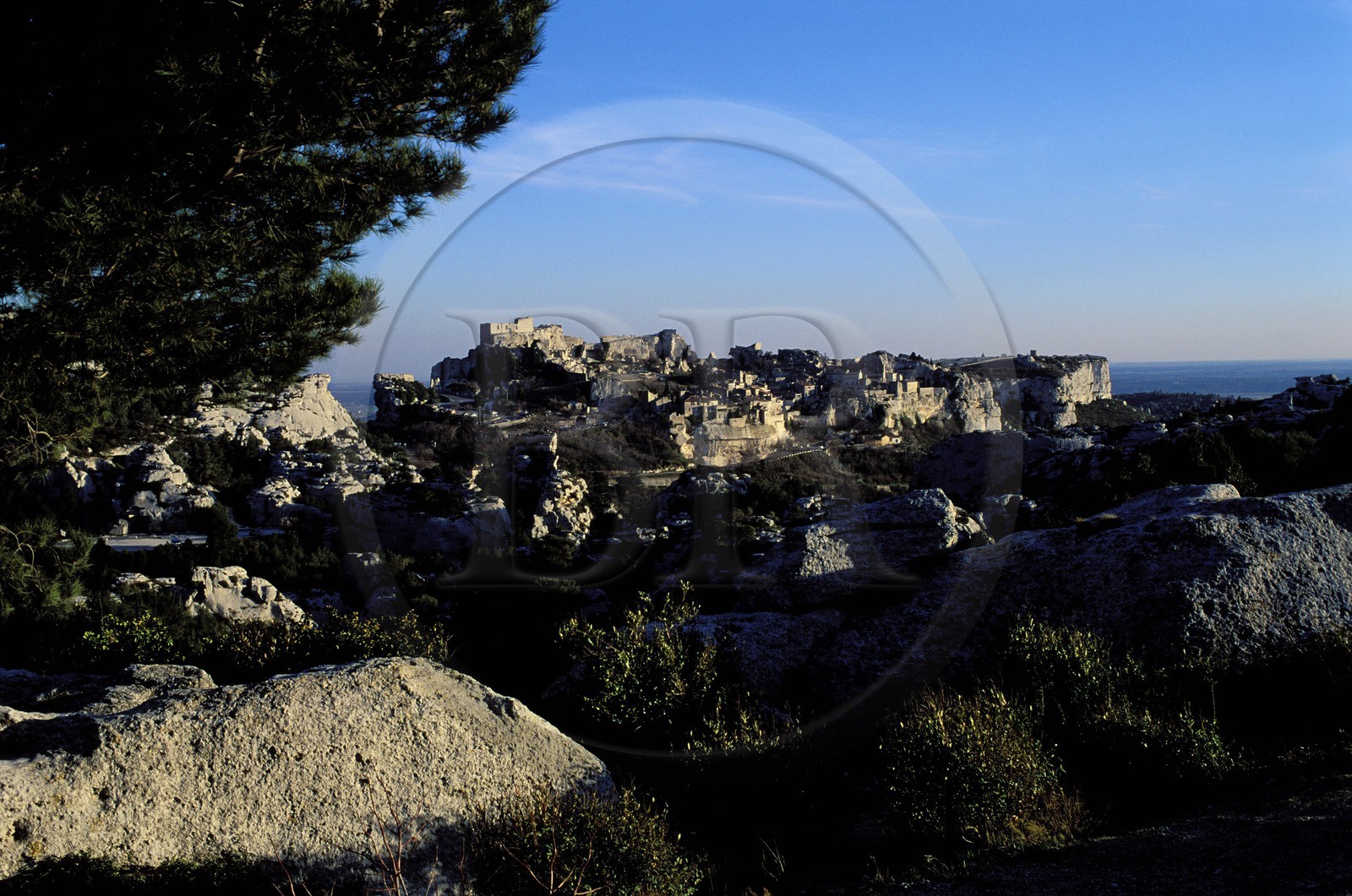 France, Bouches-du-Rhône (13), Les Baux-de-Provence, labellisé Les Plus Beaux Villages de France, nichés dans les contreforts des Alpilles