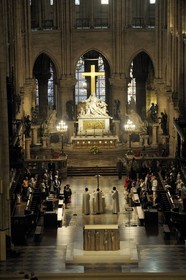 France, Paris (75), Ile de la Cité, cathédrale Notre-Dame de Paris, célébration d'une messe dans le choeur