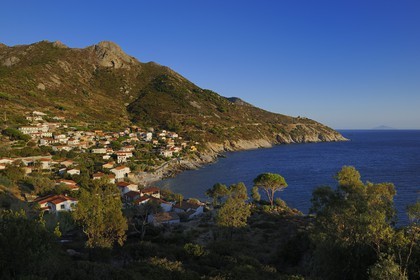 Italie, Toscane, l’Ile d’Elbe, le village de Chiessi sur la cote Ouest
