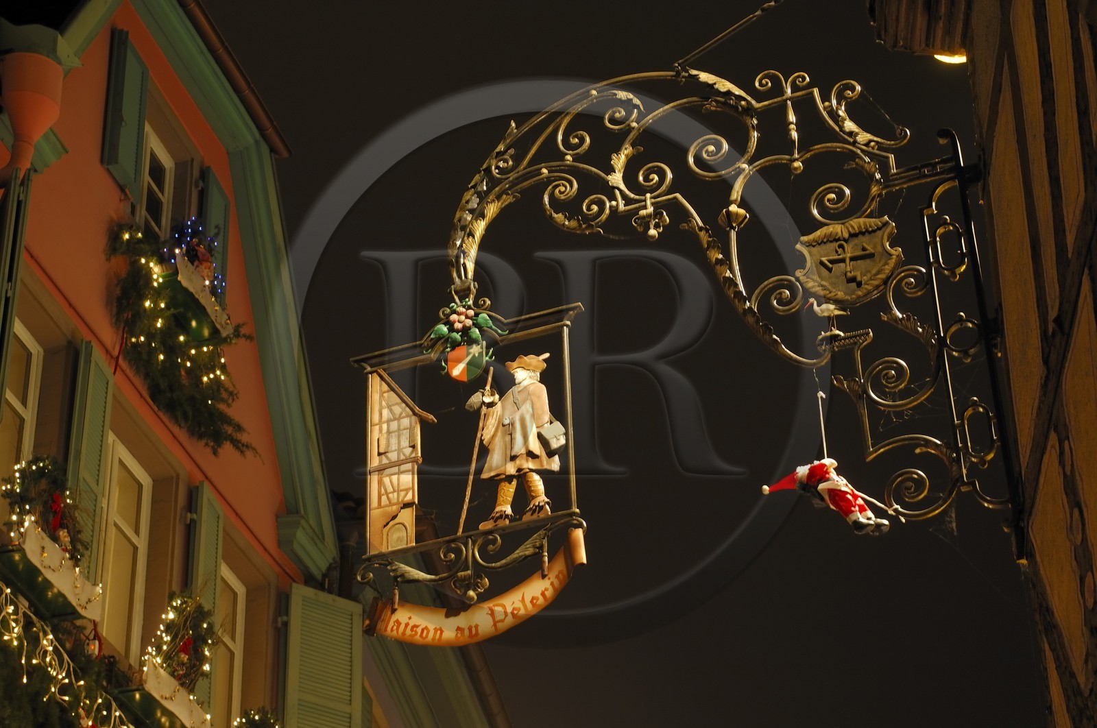 France, Haut Rhin (68), Colmar, enseigne de restaurant dans la Grand'rue France, Haut Rhin (68), Colmar, enseigne de restaurant dans la Grand'rue