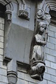 France, Indre et Loire (37), Tours, place Plumereau, maison à l'angle de la rue de la Monnaie