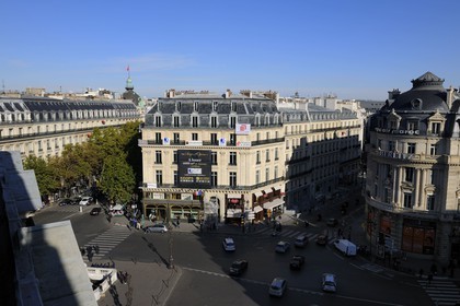 France, Paris (75), place de l'Opéra, façades haussmanniennes