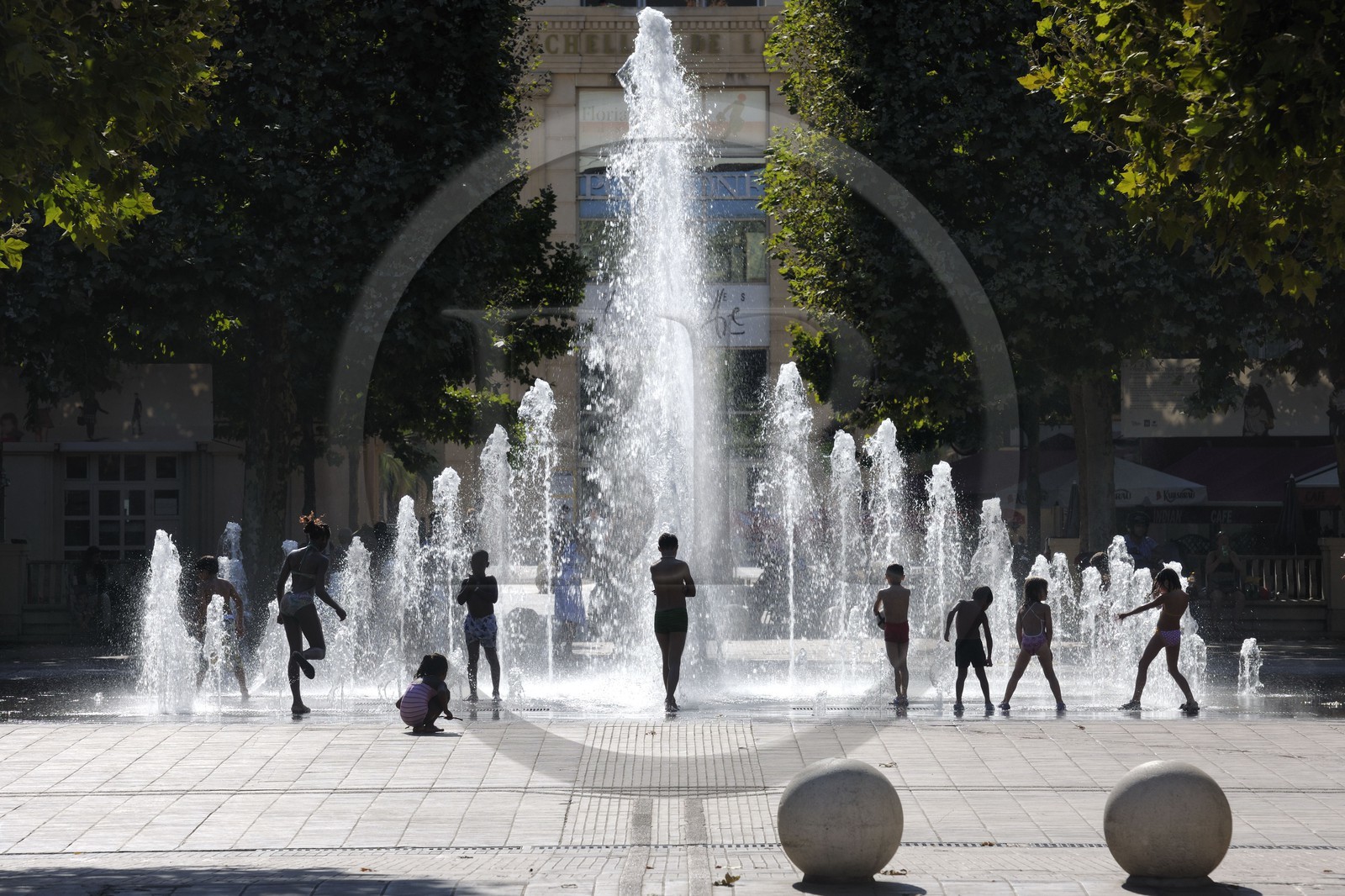 France, Hérault (34), Montpellier, quartier Antigone de l'architecte Ricardo Bofill, la fontaine de la place du Nombre d'Or