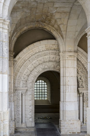 France, Yonne (89), Auxerre, l'abbaye Saint-Germain, Cité de la Parole et du Son, la salle capitulaire du cloitre et son mur du XIIe siècle retrouvé derrière la reconstruction fin XVIIe siècle