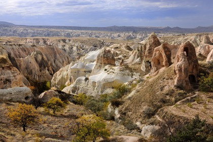 Turquie, Anatolie Centrale, province de Nevsehir, Cappadoce classée Patrimoine Mondial de l'UNESCO, vallon de Kizil Çukur (vallée Rouge) sur le versant occidental du massif de l'Ak Tepe vers Çavusin