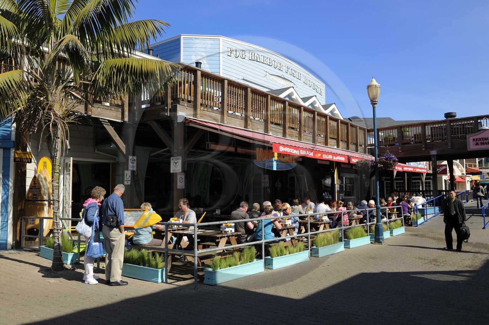 Etats-Unis, Californie, San Francisco, terrasse de restaurant du très touristique Pier 39 sur le Fisherman's wharf