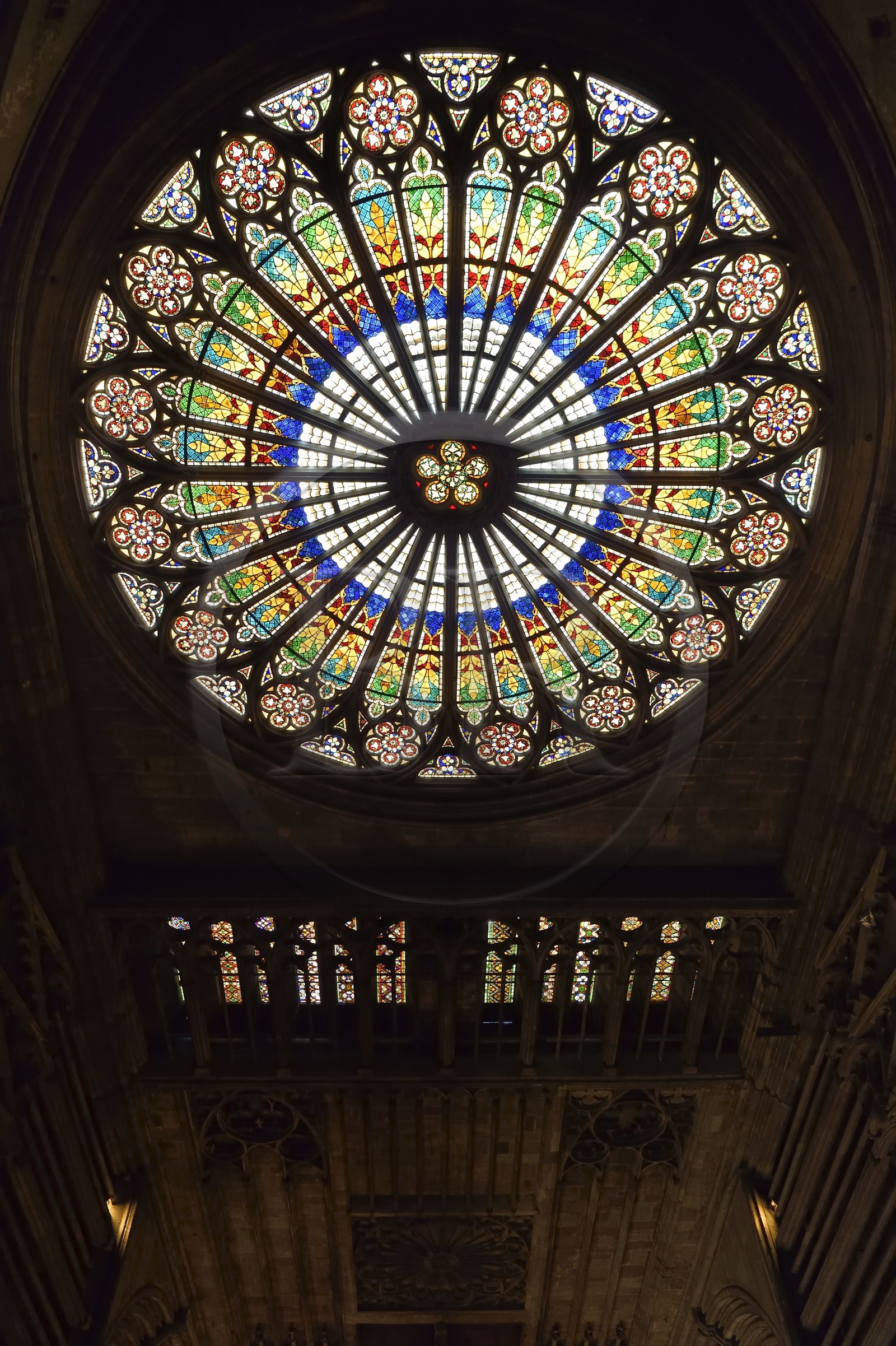 France, Bas-Rhin (67), Strasbourg, vieille ville classée au Patrimoine Mondial de l'UNESCO, la cathédrale Notre-Dame, la grande rose de la facade occidentale d'un diamètre de 13,60 m au dessus du narthex