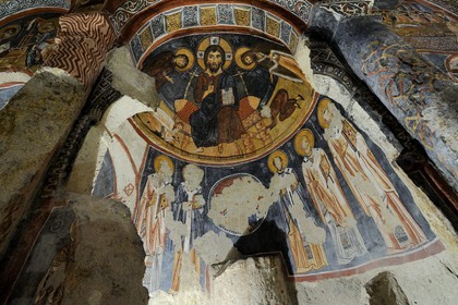 Turquie, Anatolie Centrale, province de Nevsehir, Cappadoce classée Patrimoine Mondial de l'UNESCO, Göreme, le musée en plein air, église  Sombre troglodytique (Karanlik Kilise)