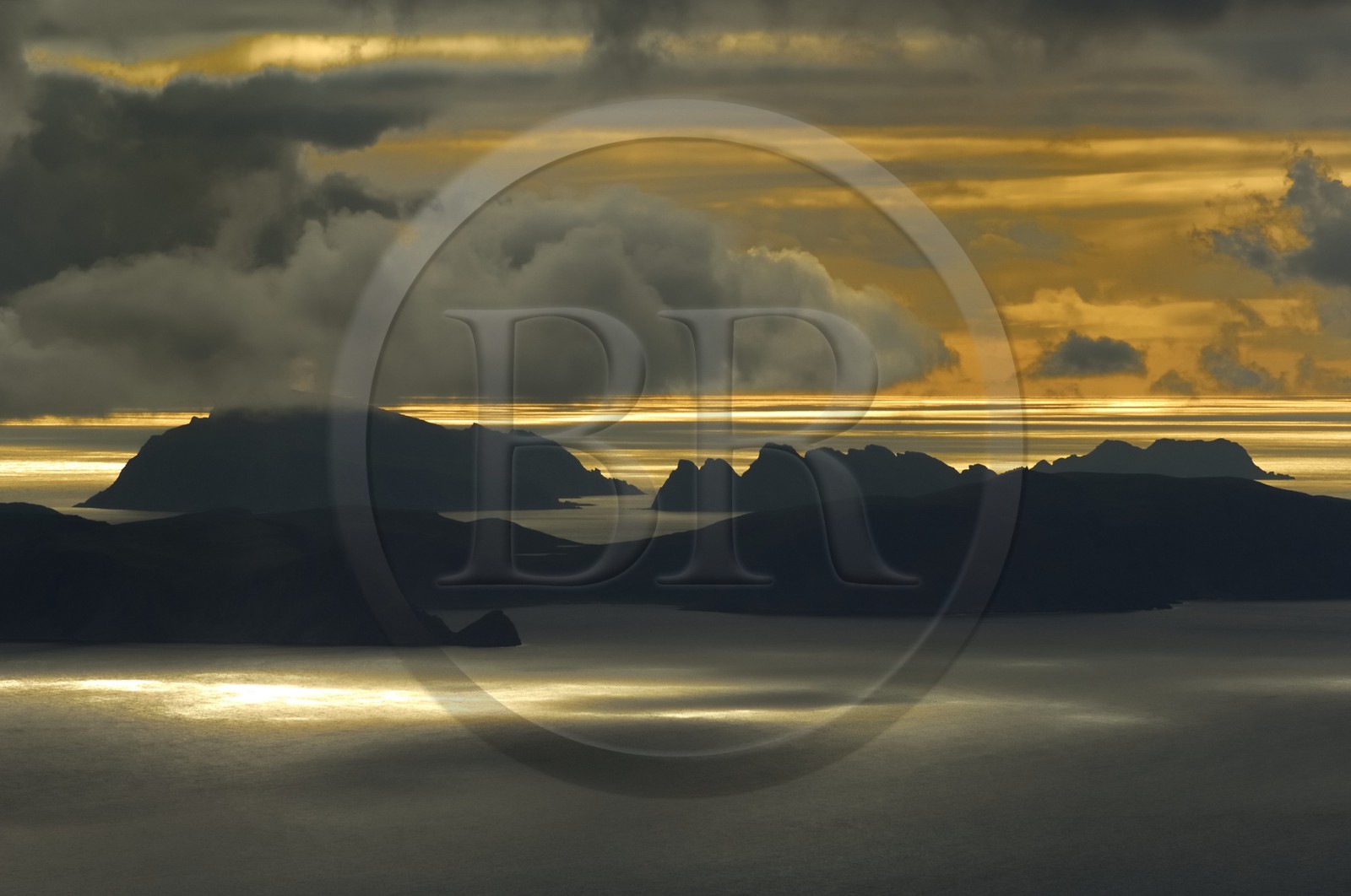 Norvège, Laponie, région du Finnmark, les Iles Soroya vers le Cap Nord (vue aérienne) Norvège, Laponie, région du Finnmark, les Iles Soroya vers le Cap Nord (vue aérienne)