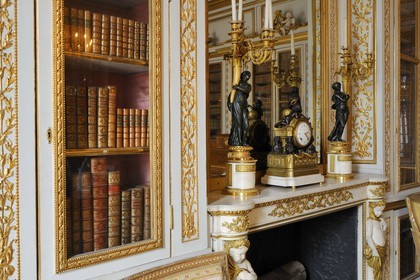 France, Yvelines (78), château de Versailles, classé Patrimoine Mondial de l'UNESCO, appartement privé du Roi ou appartement de Louis XV, bibliothèque de Louis XVI