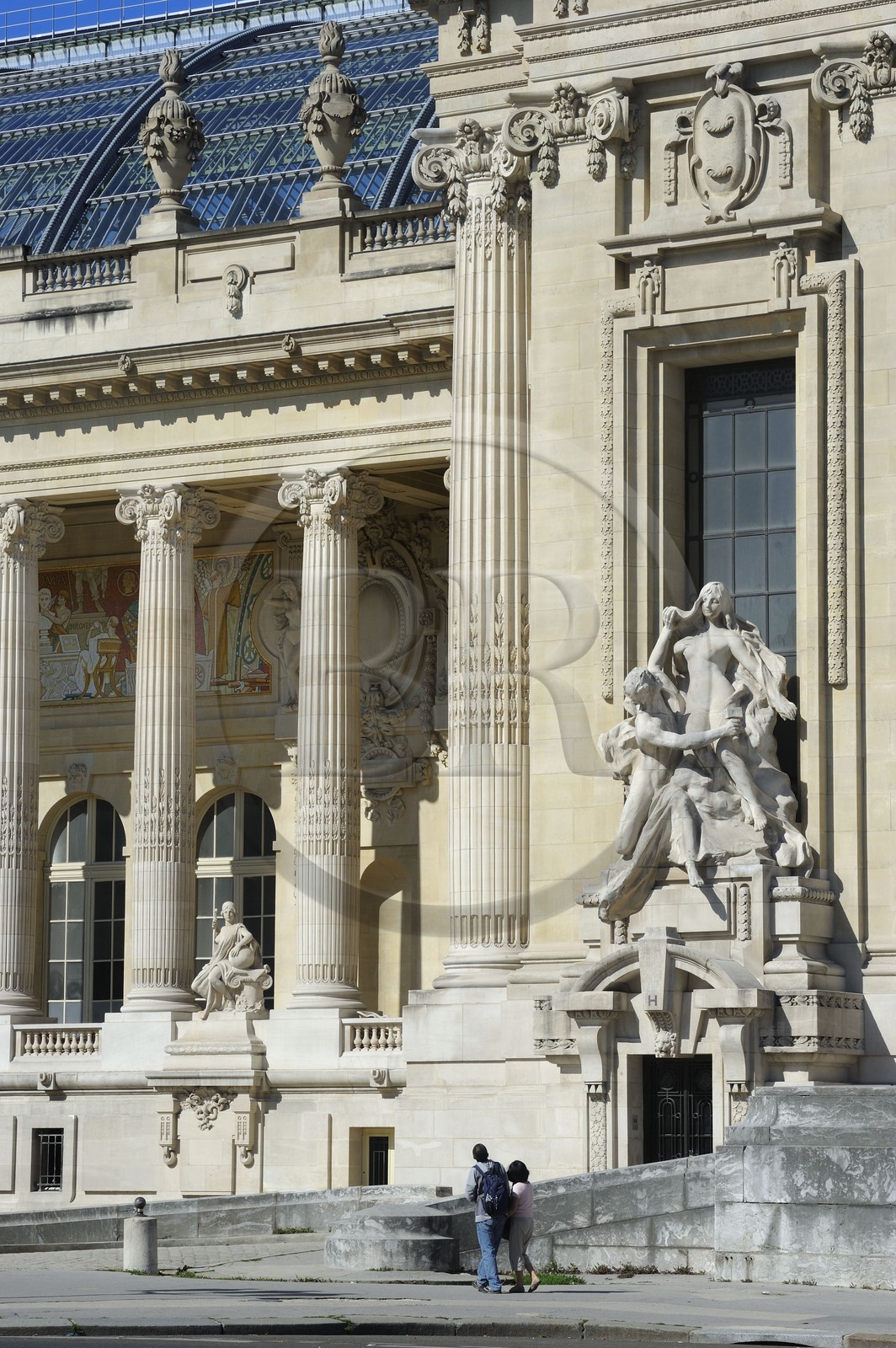 France, Paris (75), péristyle de la facade principale du Grand Palais